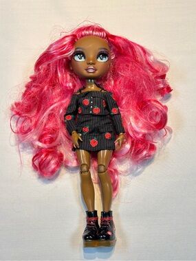 Rainbow High Series 3 Daria Roselyn Fashion Doll 🌹